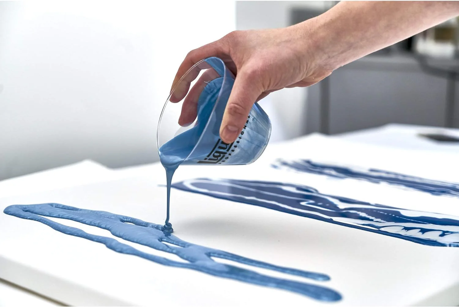 Gloss Pouring Medium - Image 8